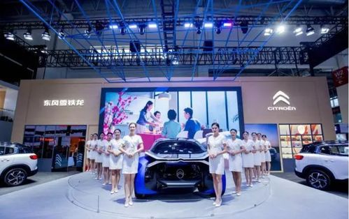 北京车展人从众,这个展台的 透明胶囊 成最红打卡地